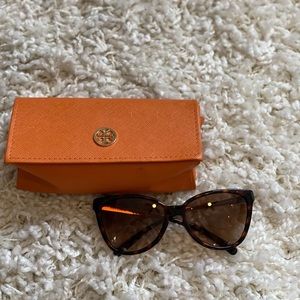 Tory Burch- cat eye foldable sunglasses